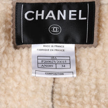 Load image into Gallery viewer, CHANEL シャネル ムートンジャケット P26962V20015 サイズ34 ココマーク ウール ブラウン ベージュ シアリング 美品 中古 4b013238