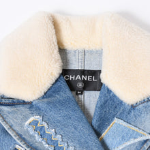 Load image into Gallery viewer, CHANEL シャネル デニムジャケット P61927V47197 サイズ34 ココマーク エジプトコレクション マルチパッチ ブルー 美品 中古 4b013574