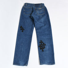 Load image into Gallery viewer, 新品同様 CHROME HEARTS クロムハーツ LEVI'S 517 リーバイス 517 セメタリークロスパッチデニム ジーンズ サイズ31中古 4b013537