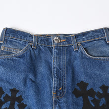 Load image into Gallery viewer, 新品同様 CHROME HEARTS クロムハーツ LEVI'S 517 リーバイス 517 セメタリークロスパッチデニム ジーンズ サイズ31中古 4b013537