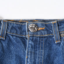 Load image into Gallery viewer, 新品同様 CHROME HEARTS クロムハーツ LEVI'S 517 リーバイス 517 セメタリークロスパッチデニム ジーンズ サイズ31中古 4b013537