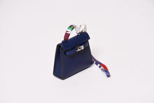 Load image into Gallery viewer, 極美品 HERMES エルメス マイクロ ケリーツイリー バッグ チャーム U刻印 ブルー ネイビー ヴォ―タデラクト シルバー金具 中古 4b013608