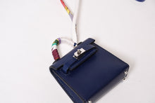 Load image into Gallery viewer, 極美品 HERMES エルメス マイクロ ケリーツイリー バッグ チャーム U刻印 ブルー ネイビー ヴォ―タデラクト シルバー金具 中古 4b013608