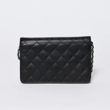 Load image into Gallery viewer, CHANEL シャネル カンボンライン ココマーク チェーンウォレット 16番台 ブラック ピンク ラムスキン シルバー金具 美品 中古 4b013613
