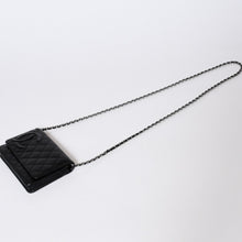 Load image into Gallery viewer, CHANEL シャネル カンボンライン ココマーク チェーンウォレット 16番台 ブラック ピンク ラムスキン シルバー金具 美品 中古 4b013613