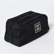 Load image into Gallery viewer, CHANEL シャネル スポーツライン ココマーク トラベルポーチ セカンドバッグ 7番台 ブラック ナイロンキャンバス レザー ブラック金具 美品 中古 4b013702