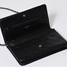 Load image into Gallery viewer, CHANEL シャネル カンボンライン ココマーク チェーンウォレット 16番台 ブラック ピンク ラムスキン シルバー金具 美品 中古 4b013613