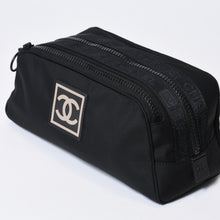 Load image into Gallery viewer, CHANEL シャネル スポーツライン ココマーク トラベルポーチ セカンドバッグ 7番台 ブラック ナイロンキャンバス レザー ブラック金具 美品 中古 4b013702