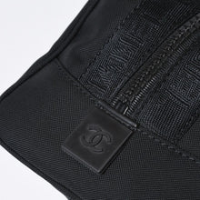 Load image into Gallery viewer, CHANEL シャネル スポーツライン ココマーク トラベルポーチ セカンドバッグ 7番台 ブラック ナイロンキャンバス レザー ブラック金具 美品 中古 4b013702
