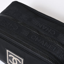 Load image into Gallery viewer, CHANEL シャネル スポーツライン ココマーク トラベルポーチ セカンドバッグ 7番台 ブラック ナイロンキャンバス レザー ブラック金具 美品 中古 4b013702