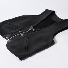 Load image into Gallery viewer, 極美品 CHROME HEARTS クロムハーツ 6BTN ZIP FRNT VEST ラージクロス レザーベスト サイズM ダガー クロスボール 中古 4b013777