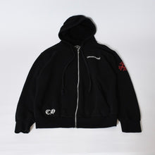 Load image into Gallery viewer, 新品同様 CHROME HEARTS クロムハーツ ジップアップ パーカー ブラック 新型 ラベルロゴ ブラック レッド ホワイト サイズ M 美品 中古 4b013756