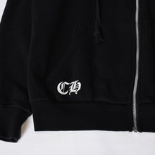 Load image into Gallery viewer, 新品同様 CHROME HEARTS クロムハーツ ジップアップ パーカー ブラック 新型 ラベルロゴ ブラック レッド ホワイト サイズ M 美品 中古 4b013756