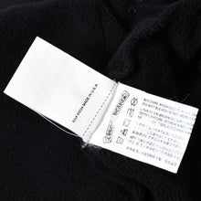 Load image into Gallery viewer, 新品同様 CHROME HEARTS クロムハーツ ジップアップ パーカー ブラック 新型 ラベルロゴ ブラック レッド ホワイト サイズ M 美品 中古 4b013756