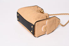 Load image into Gallery viewer, 新品同様 CHANEL シャネル 26SS CHANEL 25 ミニ ワンショルダーバッグ AS5631 ランダム番台 ココマーク ラフィア ベージュ 中古 4b013843