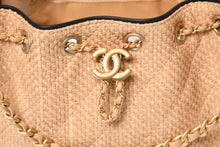 Load image into Gallery viewer, 新品同様 CHANEL シャネル 26SS CHANEL 25 ミニ ワンショルダーバッグ AS5631 ランダム番台 ココマーク ラフィア ベージュ 中古 4b013843