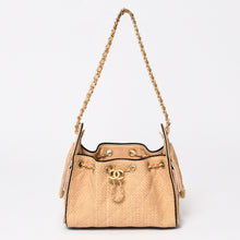 Load image into Gallery viewer, 新品同様 CHANEL シャネル 26SS CHANEL 25 ミニ ワンショルダーバッグ AS5631 ランダム番台 ココマーク ラフィア ベージュ 中古 4b013843