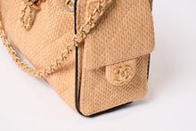 Load image into Gallery viewer, 新品同様 CHANEL シャネル 26SS CHANEL 25 ミニ ワンショルダーバッグ AS5631 ランダム番台 ココマーク ラフィア ベージュ 中古 4b013843