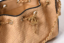 Load image into Gallery viewer, 新品同様 CHANEL シャネル 26SS CHANEL 25 ミニ ワンショルダーバッグ AS5631 ランダム番台 ココマーク ラフィア ベージュ 中古 4b013843