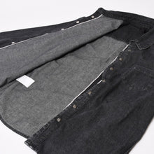 Load image into Gallery viewer, 極美品 CHROME HEARTS クロムハーツ LOOSEENDS ルーズエンド 長袖デニムシャツ サイズS CHクロスパッチ 2パッチ ブラック 中古 4b013906