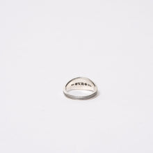 Load image into Gallery viewer, 極美品 CHROME HEARTS クロムハーツ CHクレストリング ミニ 指輪 重量約3.0g サイズ9号 2012/.925刻印 シルバー925 中古 4b013889