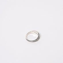 Load image into Gallery viewer, 極美品 CHROME HEARTS クロムハーツ CHクレストリング ミニ 指輪 重量約3.0g サイズ9号 2012/.925刻印 シルバー925 中古 4b013889