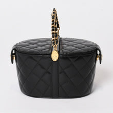 Load image into Gallery viewer, 極美品 CHANEL シャネル バニティバッグ ハンドバッグ ランダム番台 ココマーク ラムスキン ブラック トップハンドル ゴールド金具 中古 4b013958