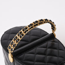 Load image into Gallery viewer, 極美品 CHANEL シャネル バニティバッグ ハンドバッグ ランダム番台 ココマーク ラムスキン ブラック トップハンドル ゴールド金具 中古 4b013958