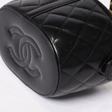 Load image into Gallery viewer, 極美品 CHANEL シャネル バニティバッグ ハンドバッグ ランダム番台 ココマーク ラムスキン ブラック トップハンドル ゴールド金具 中古 4b013958