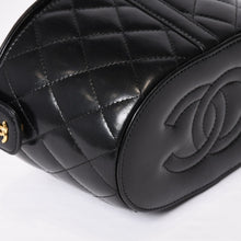 Load image into Gallery viewer, 極美品 CHANEL シャネル バニティバッグ ハンドバッグ ランダム番台 ココマーク ラムスキン ブラック トップハンドル ゴールド金具 中古 4b013958