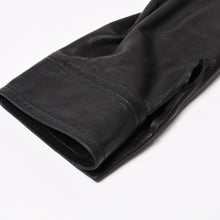 Load image into Gallery viewer, CHANEL シャネル 長袖レザーシャツ P28790C00009 サイズ38 ラムスキン ココマーク ブラック ヴィンテージ 美品 中古 4b013848