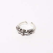 Load image into Gallery viewer, CHROME HEARTS クロムハーツ BABY CLSC DBL FLRL CRS ベイビークラシック ダブルフローラルクロスリング 重量約3.92g 5号 美品 中古 4b013993