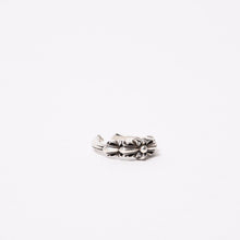 Load image into Gallery viewer, CHROME HEARTS クロムハーツ BABY CLSC DBL FLRL CRS ベイビークラシック ダブルフローラルクロスリング 重量約3.92g 5号 美品 中古 4b013993