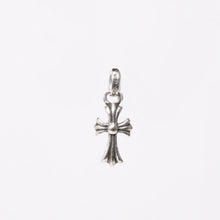 Load image into Gallery viewer, CHROME HEARTS クロムハーツ CRS BBYFAT ベイビーファットクロス ペンダントトップ チャーム 重量約2.58g シルバー925 美品 中古 4b013999