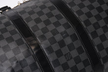 Load image into Gallery viewer, 極美品 LOUIS VUITTON ルイヴィトン ボストン キーポルバンドリエール45 ダミエグラフィット N41418 ブラック シルバー金具 4b013928