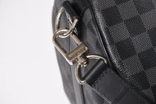 Load image into Gallery viewer, 極美品 LOUIS VUITTON ルイヴィトン ボストン キーポルバンドリエール45 ダミエグラフィット N41418 ブラック シルバー金具 4b013928