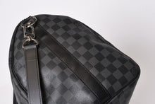 Load image into Gallery viewer, 極美品 LOUIS VUITTON ルイヴィトン ボストン キーポルバンドリエール45 ダミエグラフィット N41418 ブラック シルバー金具 4b013928