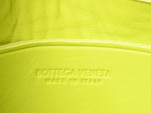 Load image into Gallery viewer, 極美品 BOTTEGA VENETA ボッテガヴェネタ キャンディーカセット ミニショルダーバッグ レザー イエロー シルバー金具 中古 4b013934