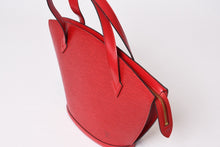 Load image into Gallery viewer, 極美品 LOUIS VUITTON ルイヴィトン サンジャック ショッピング トートバッグ M52277 エピレザー カスティリアンレッド ゴールド金具 中古 4b013937