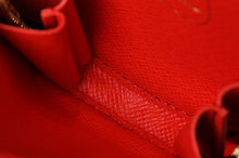 Load image into Gallery viewer, 極美品 LOUIS VUITTON ルイヴィトン 草間彌生 ミュルティ ポシェット アクセソワール M46385 モノグラムキャンバス マルチカラー 中古 4b013939