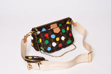 Load image into Gallery viewer, 極美品 LOUIS VUITTON ルイヴィトン 草間彌生 ミュルティ ポシェット アクセソワール M46385 モノグラムキャンバス マルチカラー 中古 4b013939