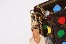 Load image into Gallery viewer, 極美品 LOUIS VUITTON ルイヴィトン 草間彌生 ミュルティ ポシェット アクセソワール M46385 モノグラムキャンバス マルチカラー 中古 4b013939