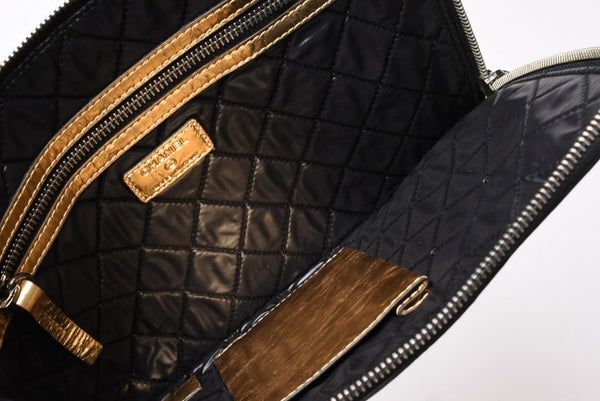 極美品 CHANEL シャネル VOTEZ COCO クラッチバッグ A82164 21番台 ココマーク クリンクルレザー メタリックゴールド 中古 4b013942
