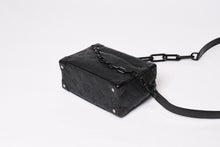 Load image into Gallery viewer, LOUIS VUITTON ルイヴィトン ミニソフトトランク ショルダーバッグ M55702 モノグラム エクリプス ブラック 美品 中古 4b013943