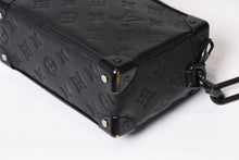 Load image into Gallery viewer, LOUIS VUITTON ルイヴィトン ミニソフトトランク ショルダーバッグ M55702 モノグラム エクリプス ブラック 美品 中古 4b013943