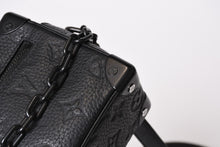 Load image into Gallery viewer, LOUIS VUITTON ルイヴィトン ミニソフトトランク ショルダーバッグ M55702 モノグラム エクリプス ブラック 美品 中古 4b013943