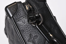 Load image into Gallery viewer, LOUIS VUITTON ルイヴィトン ミニソフトトランク ショルダーバッグ M55702 モノグラム エクリプス ブラック 美品 中古 4b013943
