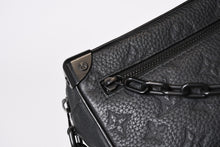 Load image into Gallery viewer, LOUIS VUITTON ルイヴィトン ミニソフトトランク ショルダーバッグ M55702 モノグラム エクリプス ブラック 美品 中古 4b013943
