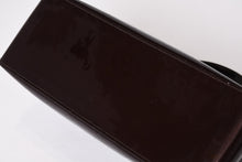Load image into Gallery viewer, LOUIS VUITTON ルイヴィトン ウィルシャーPM ハンドバッグ M93641 ブラウン アマラント エナメル モノグラムヴェルニ 美品 中古 4b0139461