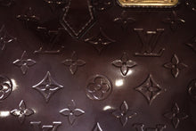 Load image into Gallery viewer, LOUIS VUITTON ルイヴィトン ウィルシャーPM ハンドバッグ M93641 ブラウン アマラント エナメル モノグラムヴェルニ 美品 中古 4b0139461